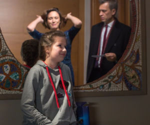 Na dobre i na złe odcinek 694, Kasia (Ilona Ostrowska), Matylda (Amelia Czaja), Falkowicz (Michał Żebrowski)