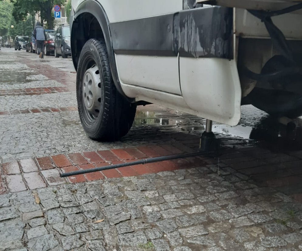 Dostawczak rozjechał kobietę w Śródmieściu