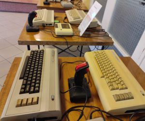 Wystawa retro komputerów w Bursie Międzyszkolnej w Lesznie