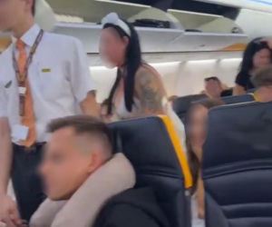 Awantura na pokładzie samolotu! Film z Polkami wywołał burzę. Panna młoda i jej koleżanki wyprowadzone z pokładu
