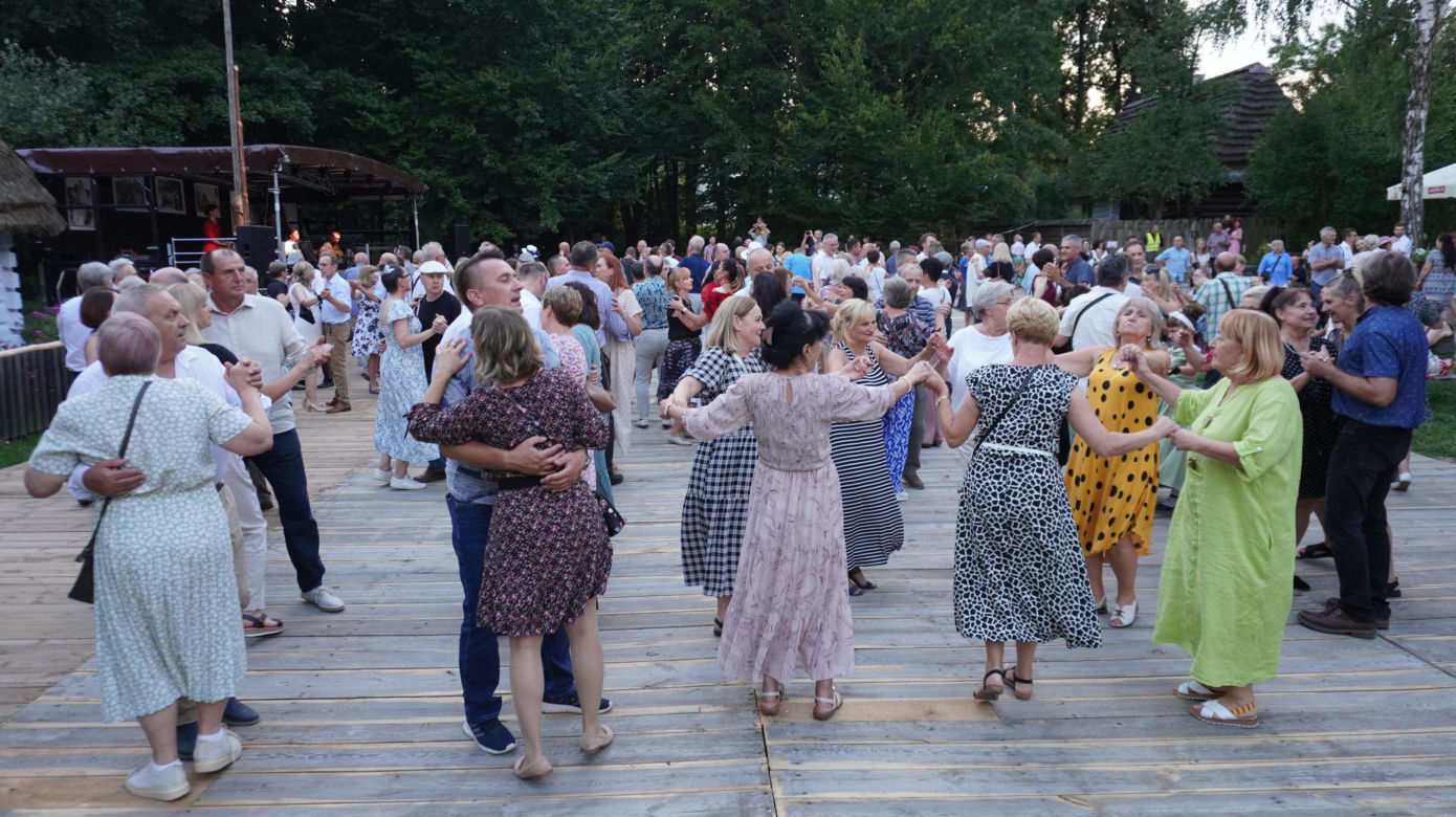 „Tańcowali” na parkiecie w Muzeum Wsi Lubelskiej aż miło było patrzeć! FOTORELACJA z sobotniej potańcówki