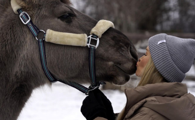 Joanna Krupa odwiedza schronisko dla zwierząt