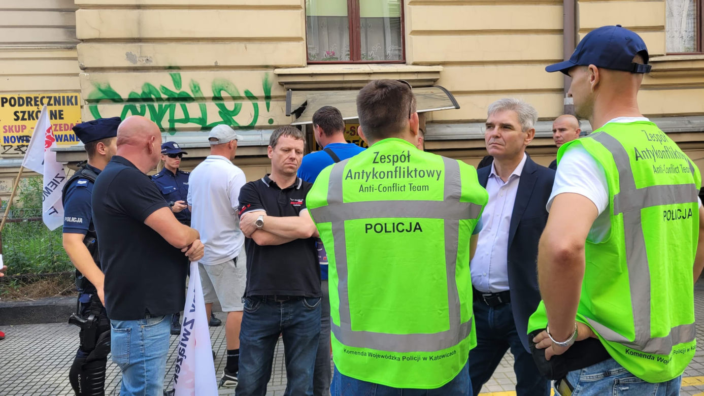Katowice. Związkowcy wściekli na premiera Morawieckiego. "Bronimy węgla, Bronimy Polski"