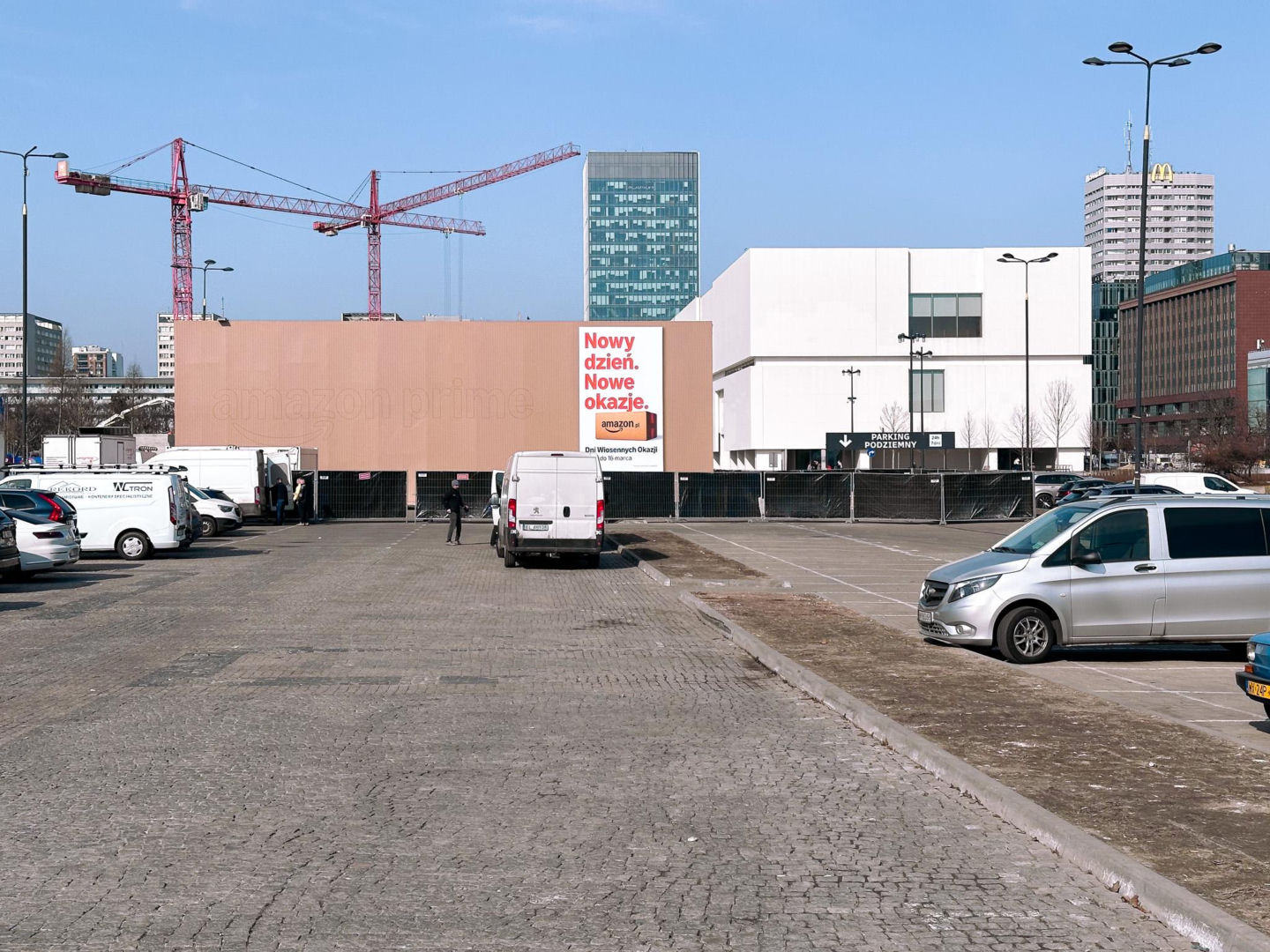 Unboxing Amazon - reklamowy pawilon na Placu Centralnym w Warszawie