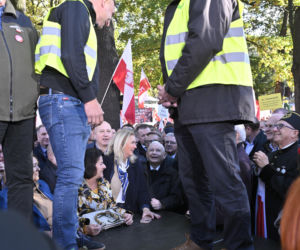 Jarosław Kaczyński w trakcie protestu przed Trybunałem Konstytucyjnym