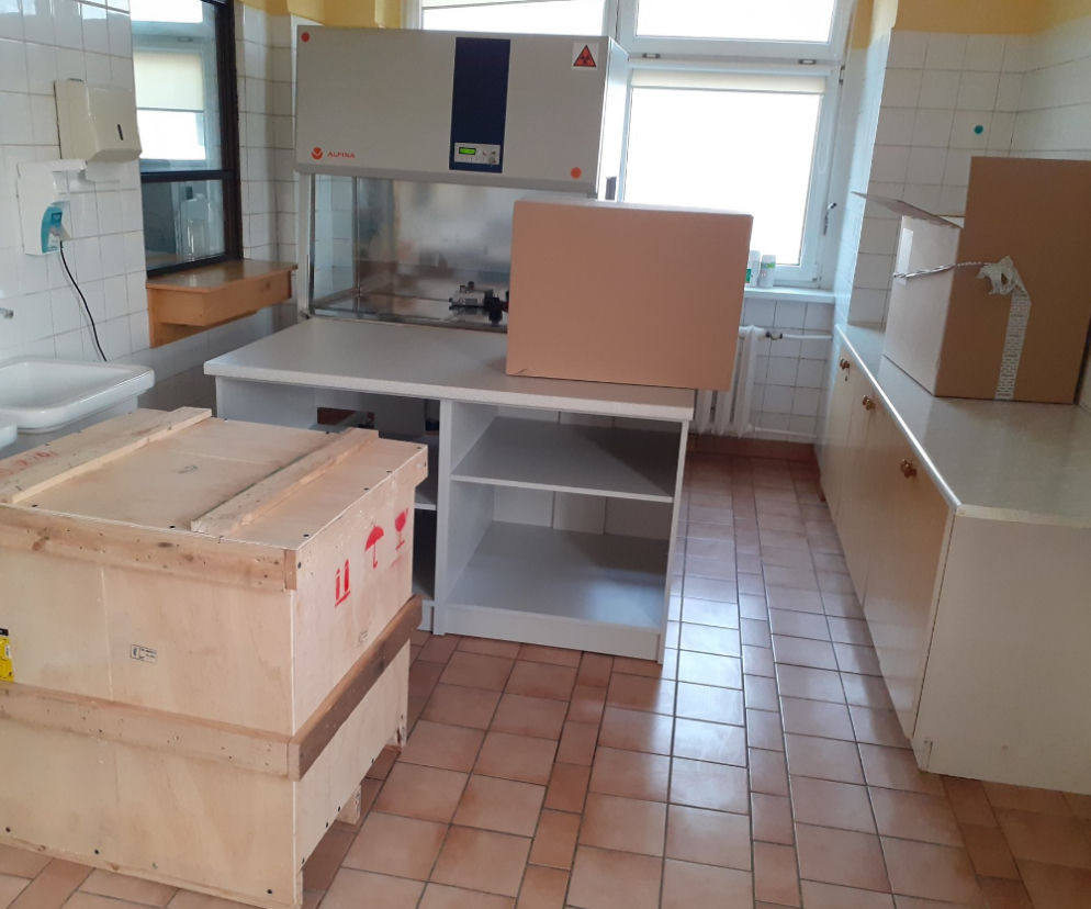 Maszyna do wykonywania szybkich testów na koronawirusa