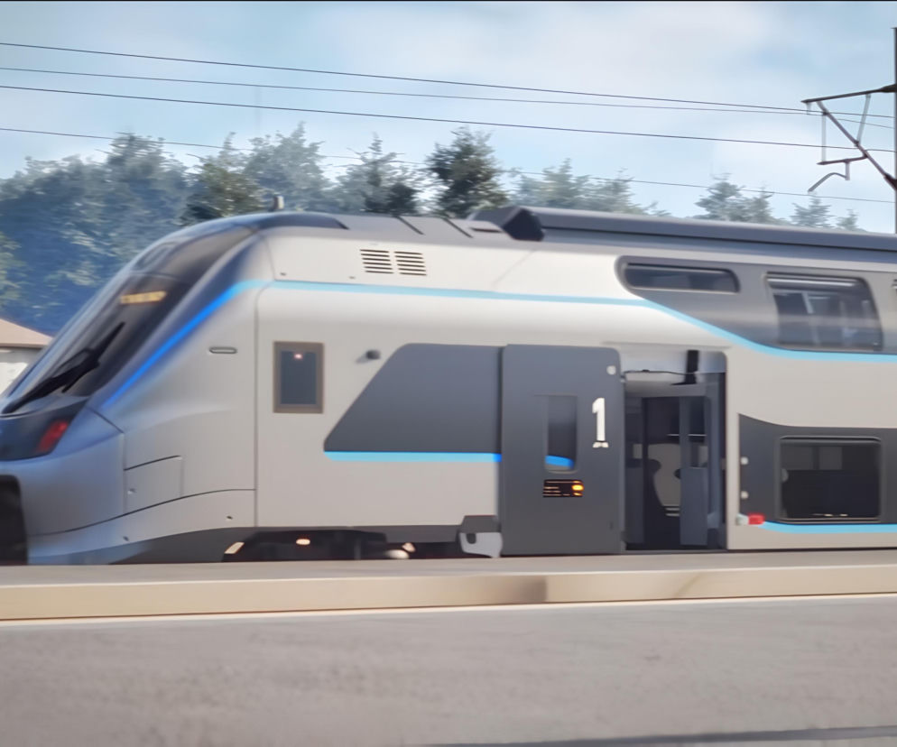 Nowoczesny piętrowy pociąg PKP Intercity w ruchu. O nowych trasach i planach dla Leszna przeczytasz na Eska Leszno.