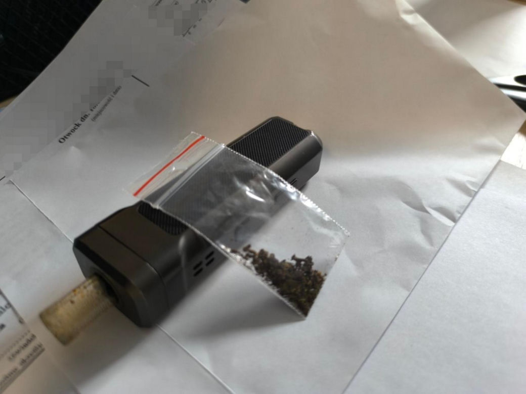 Jechał wrakiem pod wpływem zielonej substancji. Policjanci oniemieli 