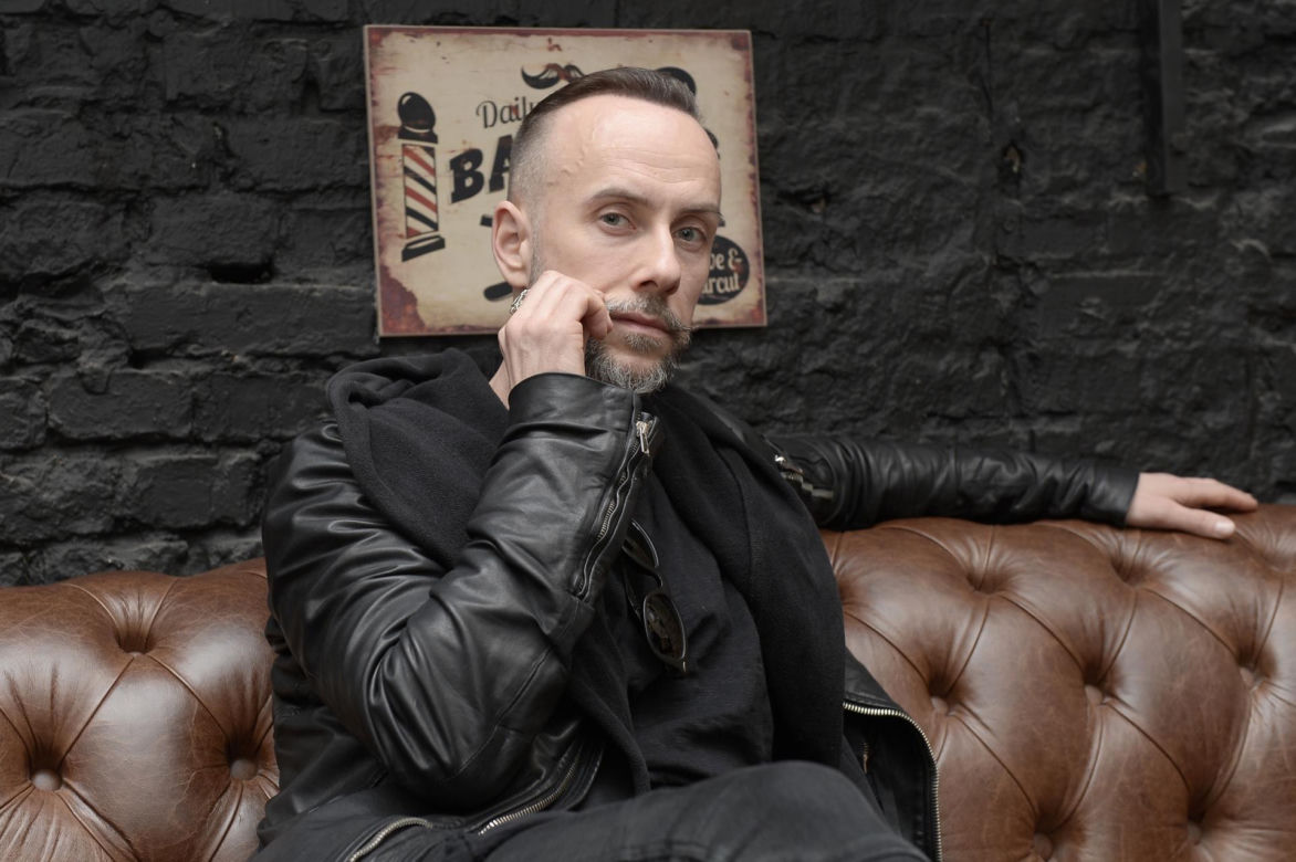 Kiedyś mroczny metalowiec z podziemia. Tak na przestrzeni lat zmieniał się Adam Darski z Behemotha