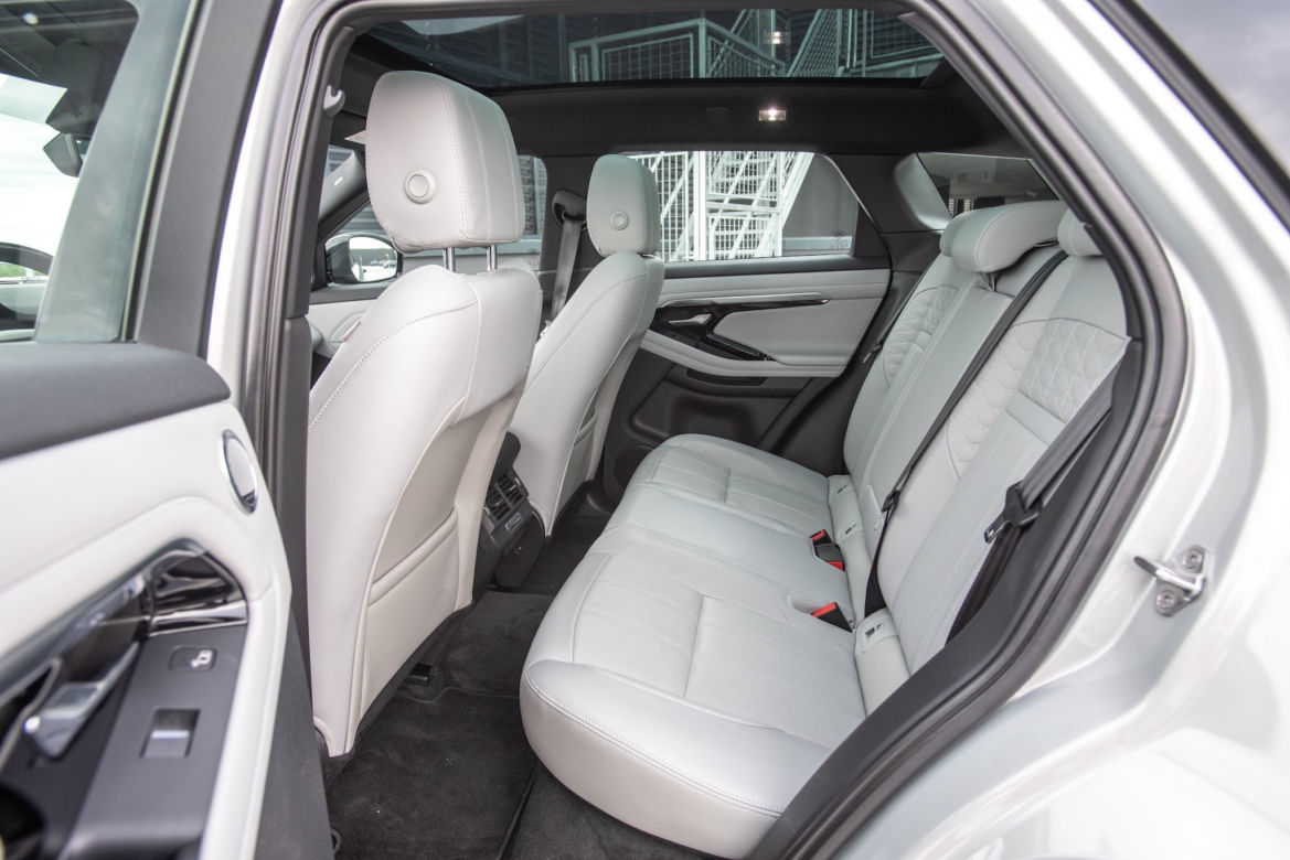 Range Rover Evoque D240 HSE vs Lexus UX 250h 