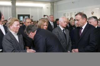 W Sejmie odsłonięto tablicę upamiętniającą 18 parlamentarzystów