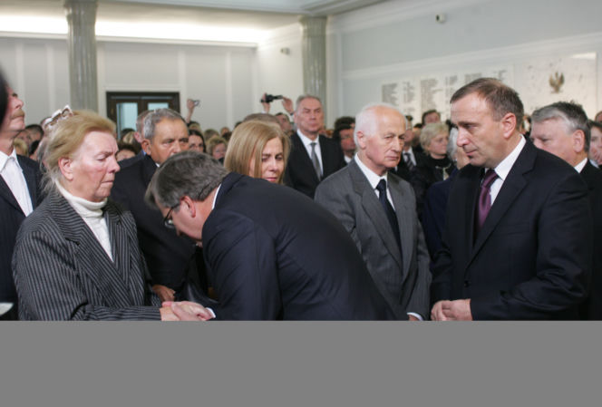 W Sejmie odsłonięto tablicę upamiętniającą 18 parlamentarzystów