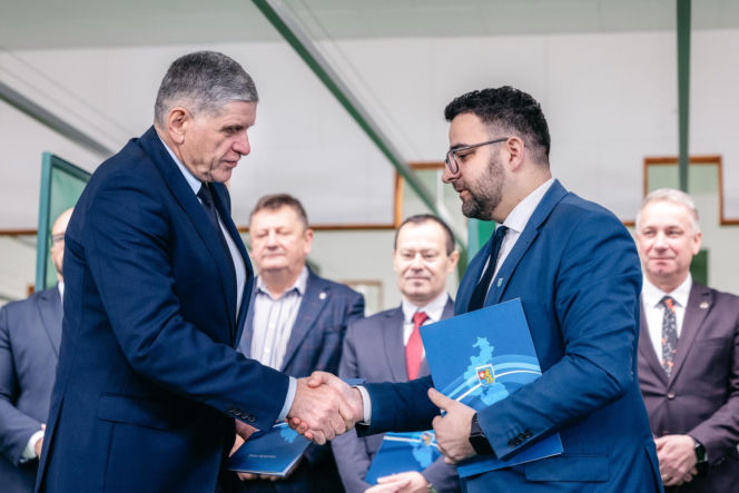 Powiat rzeszowski i łańcucki z porozumieniem o wsparciu w kryzysach. Chodzi o sprzęt, logistykę i ewakuację