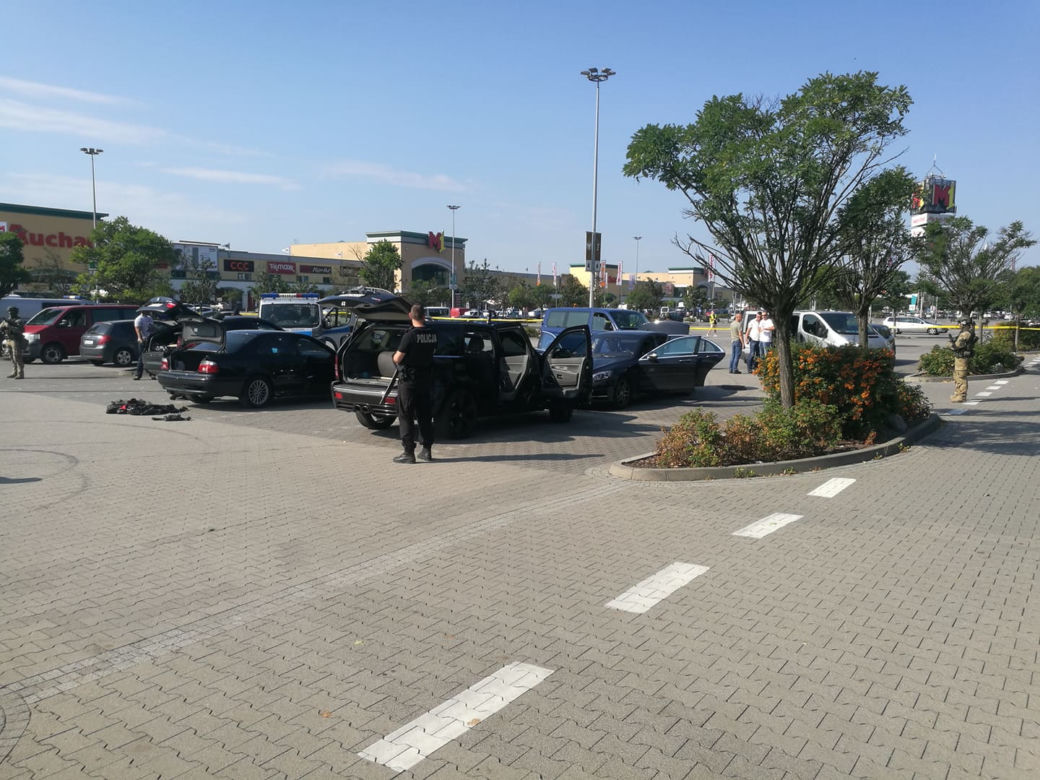 Wielka akcja policji i antyterrorystów na al. Pokoju w Krakowie