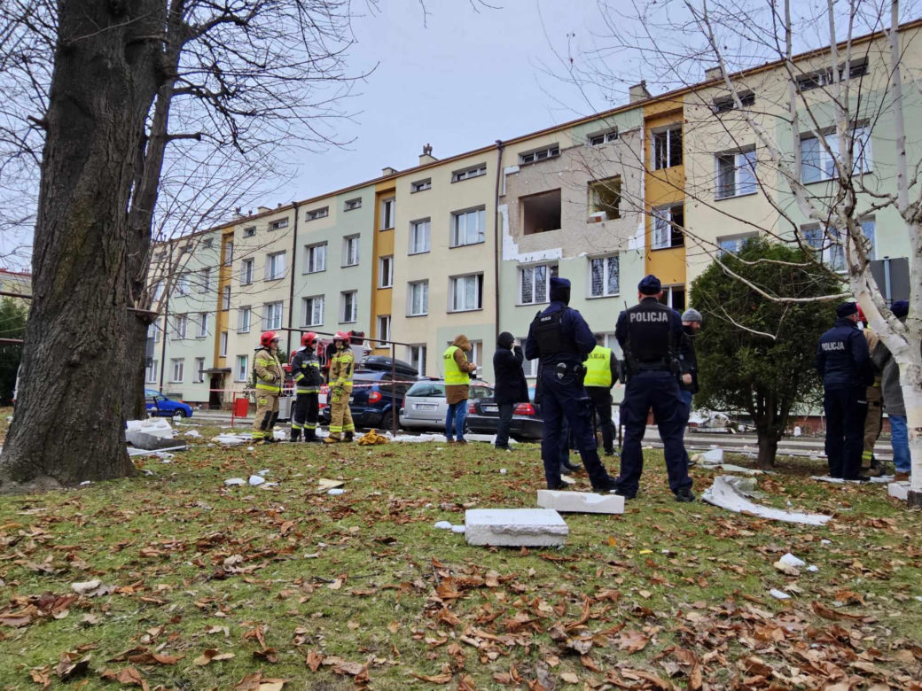 Potężna eksplozja gazu w Rzeszowie! Z mieszkania wyleciały wszystkie okna [ZDJĘCIA]