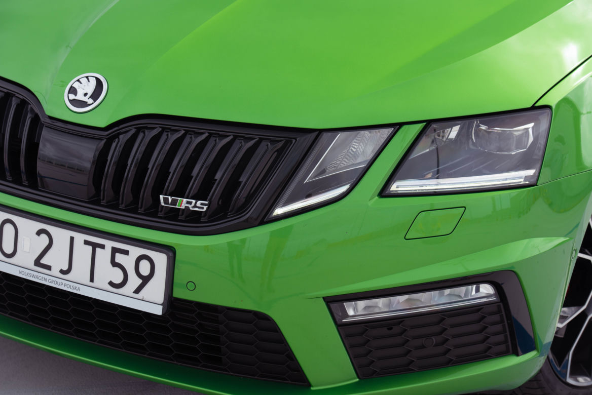 Skoda Octavia RS Challenge vs Peugeot 308 GTi