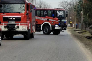 Poważny wypadek w powiecie mińskim: zderzenie cysterny przewożącej gaz z autokarem
