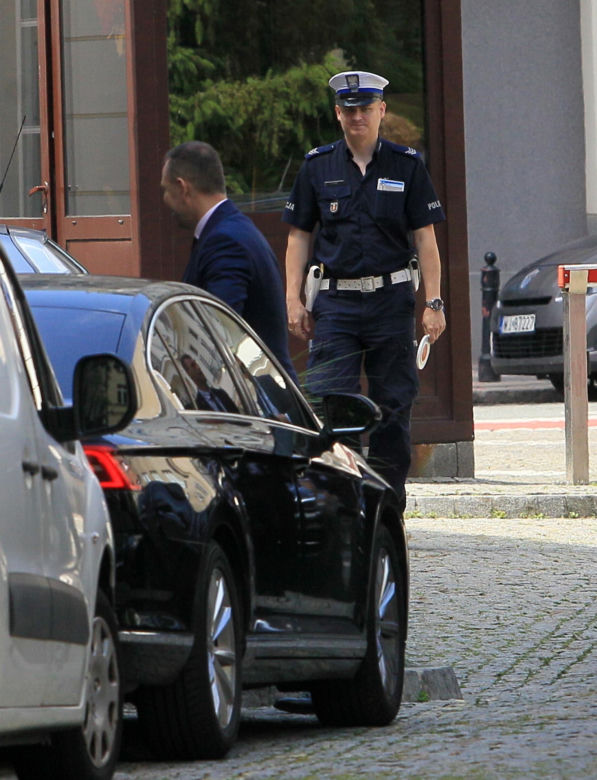 Karol Nawrocki "mebluje" swoją kancelarię  