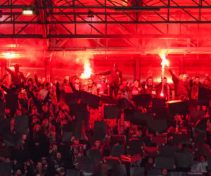 Kibice Wisły Kraków podpalili własny stadion
