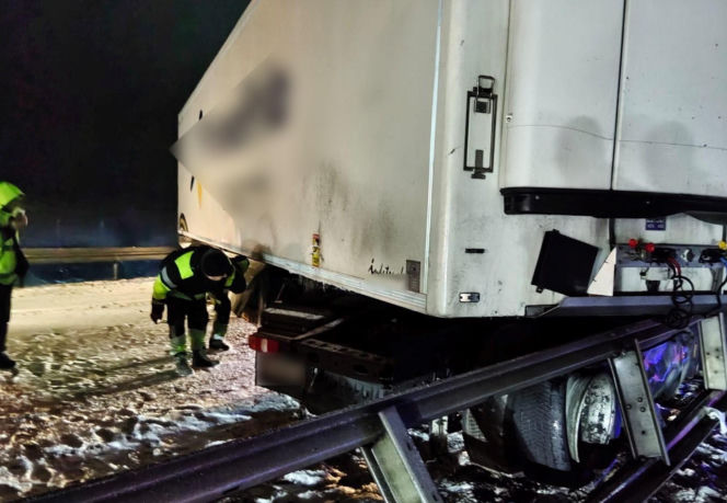 Kolizja ciężarówki na A4