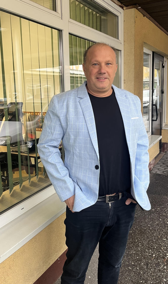 Egzamin na prawo jazdy nie taki prosty. Znani Polacy usiedli za kierownicą i przystąpili do testu