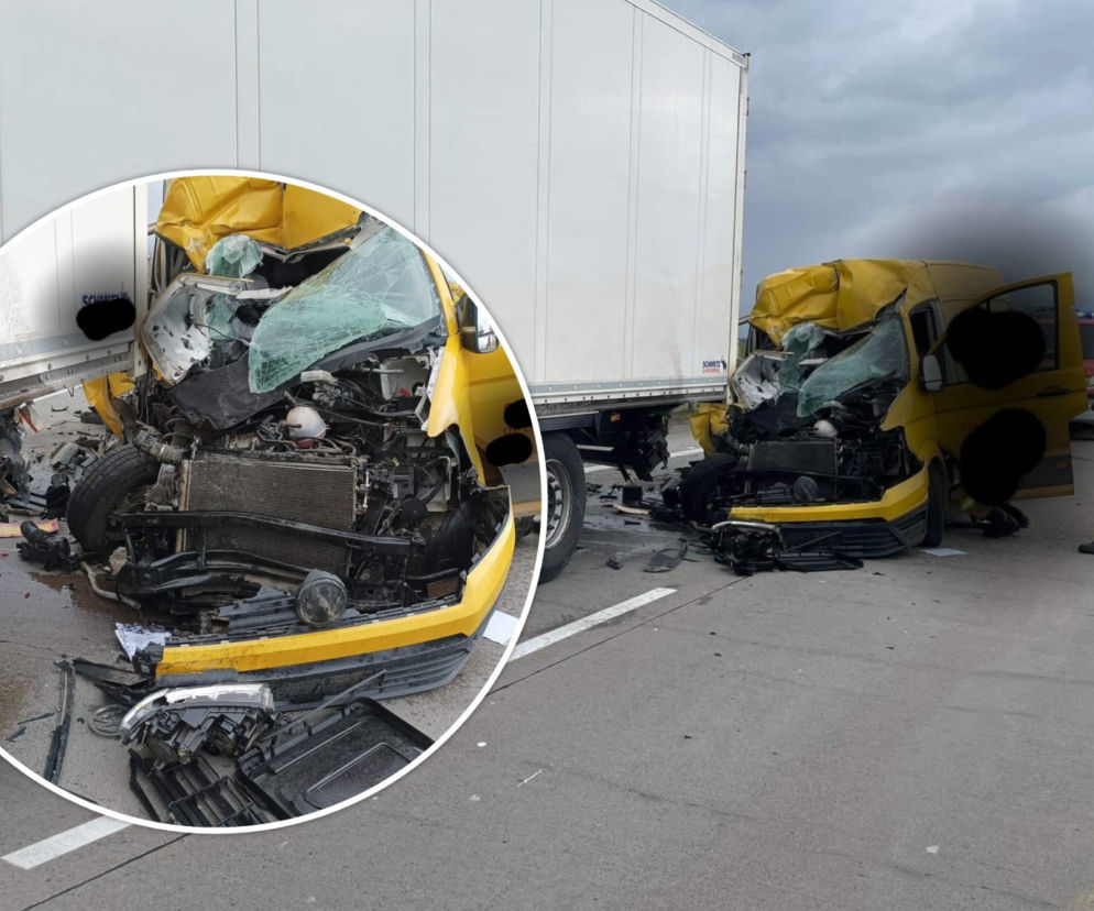 Bus firmy kurierskiej wbił się w ciężarówkę. Poważy wypadek i korki na A4 pod Wrocławiem