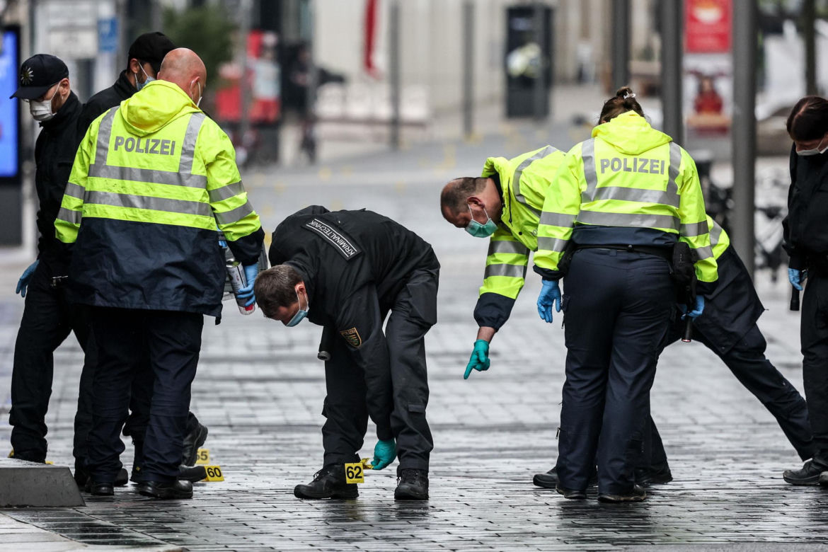 Dwoje zabitych i 80 rannych w Niemczech! Sprawca wjechał w tłum, był znany policji