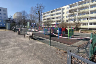 Dramatyczny wypadek na placu zabaw przy ulicy Malinowskiego w Toruniu