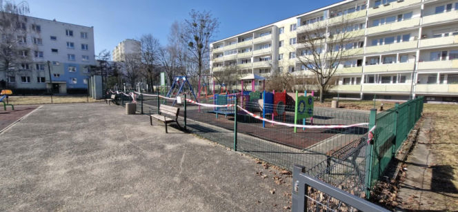 Dramatyczny wypadek na placu zabaw przy ulicy Malinowskiego w Toruniu