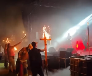 Podpalili krzyże na festiwalu w Chwałkowie