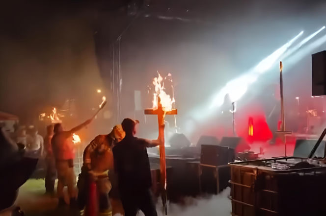 Podpalili krzyże na festiwalu w Chwałkowie