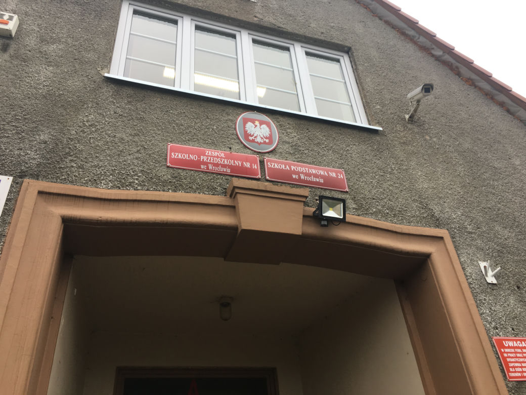 Koszykarki Ślęzy rozdają piłki w szkołach