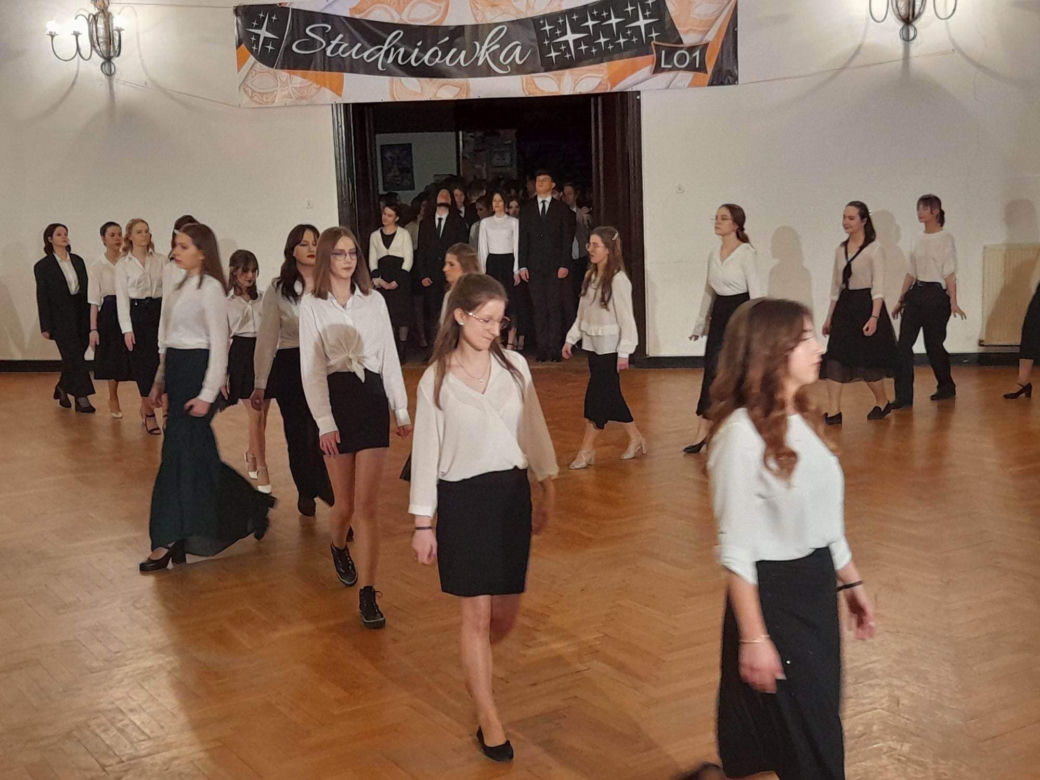 Studniówka I Liceum Ogólnokształcącego im. Adama Mickiewicza w Olsztynie [ZDJĘCIA]