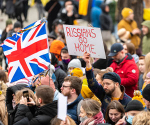 Kraków solidarny z Ukrainą! Wielka manifestacja na Rynku Głównym [ZDJĘCIA]