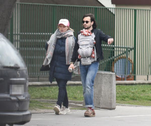 Joanna Kulig na spacerze z rodziną
