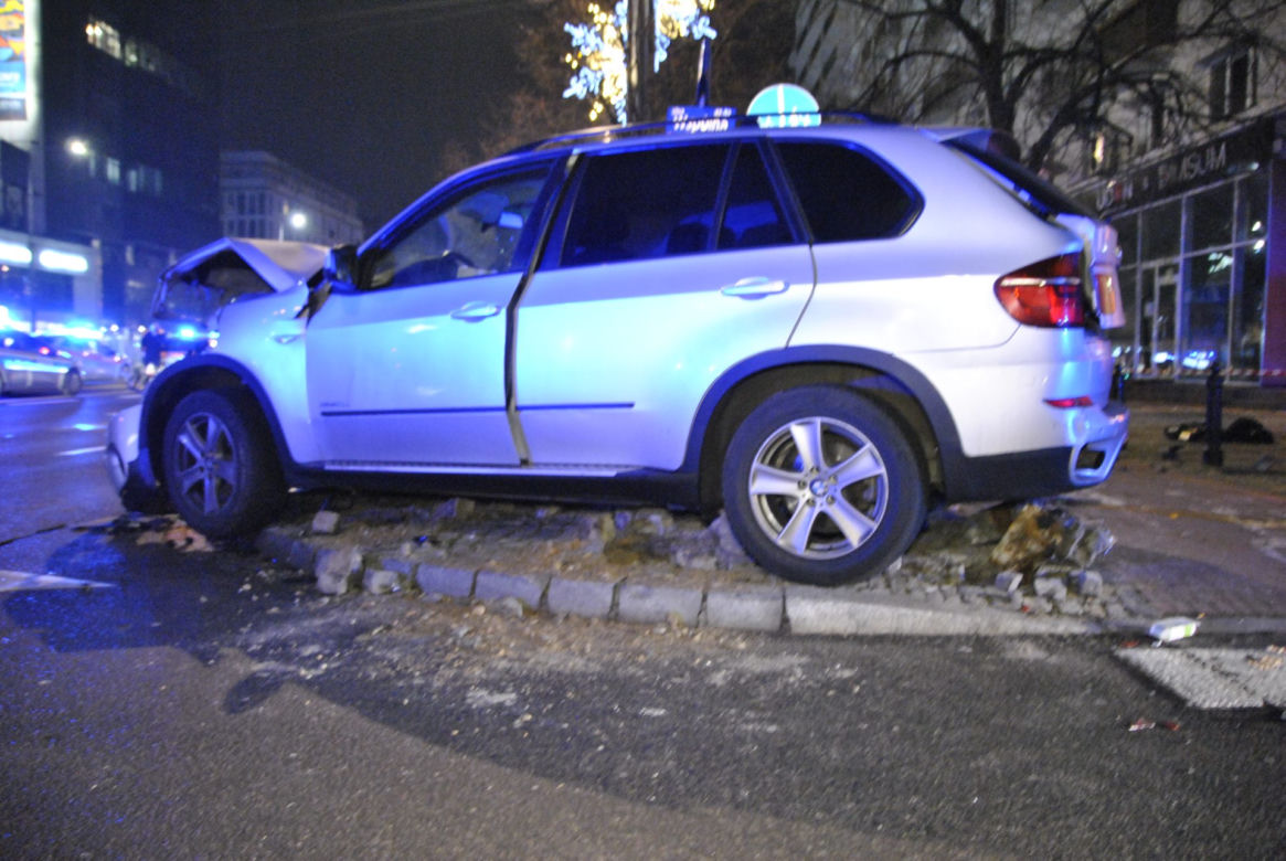 Zderzenie BMW z taksówką na Marszałkowskiej