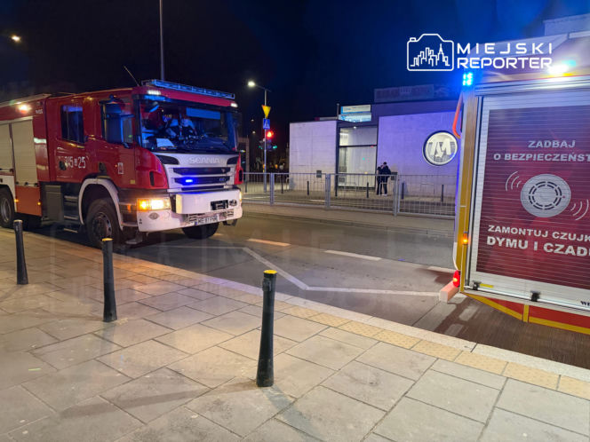 Groźny wypadek w warszawskim metrze. Mężczyzna upadł na torowisko