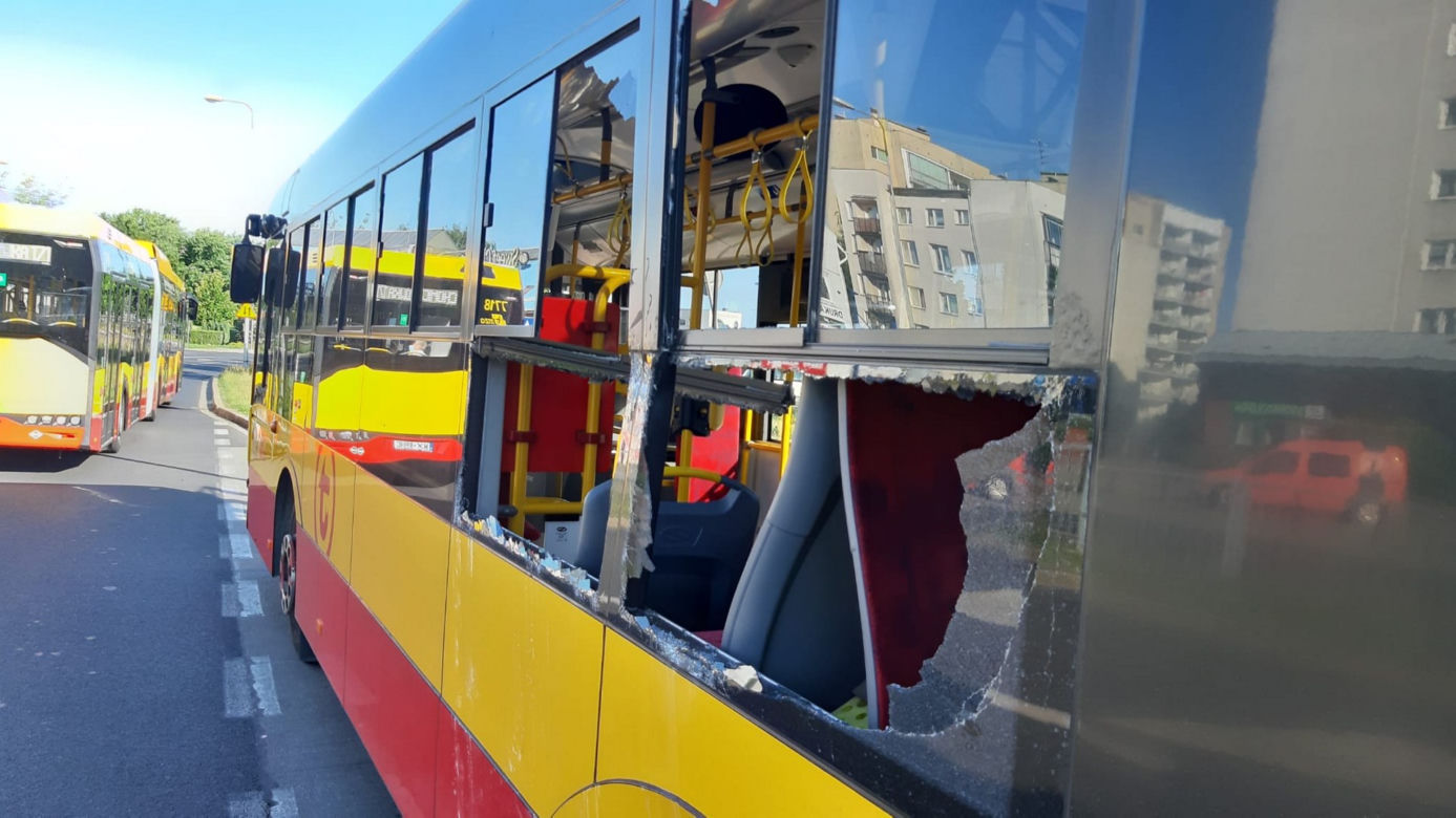 Niebezpieczny wypadek z udziałem autobusu! O włos od tragedii