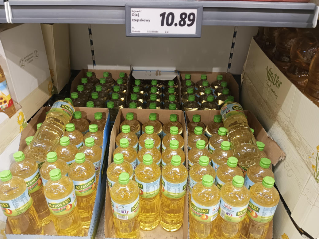 Porównaliśmy ceny w polskim i niemieckim markecie. Gdzie zarobimy tańsze zakupy na Wielkanoc? 