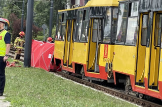 Czterolatek zginął pod tramwajem w Warszawie. Dlaczego drzwi przytrzasnęły chłopca?