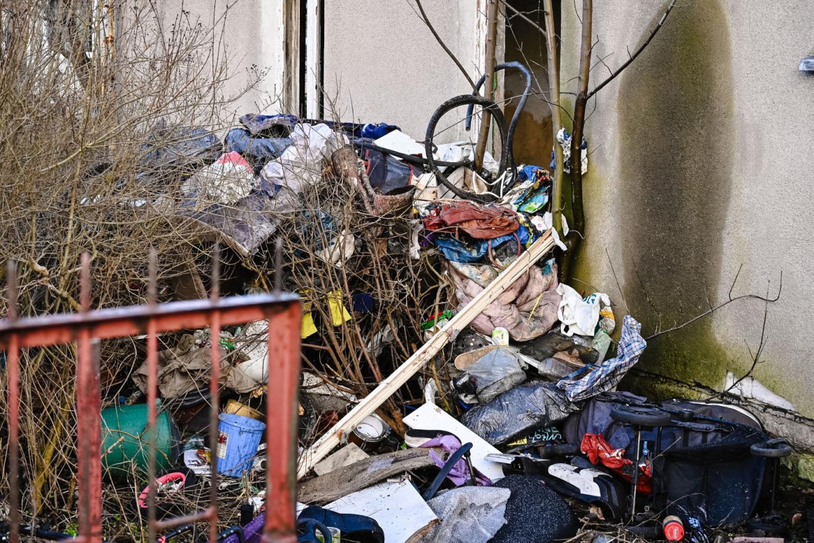 Pożar opuszczonego domu w Redzie. To tutaj zginęły trzy osoby. Zdjęcia z miejsca tragedii