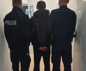 Naćpany kierowca BMW nie zatrzymał się do kontroli. 26-latek uciekł, auto spłonęło [ZDJĘCIA]