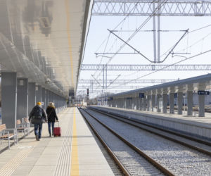 Podróż koleją ze Szczecina do Poznania coraz wygodniejsza. Modernizowane są kolejne stacje i przystanki