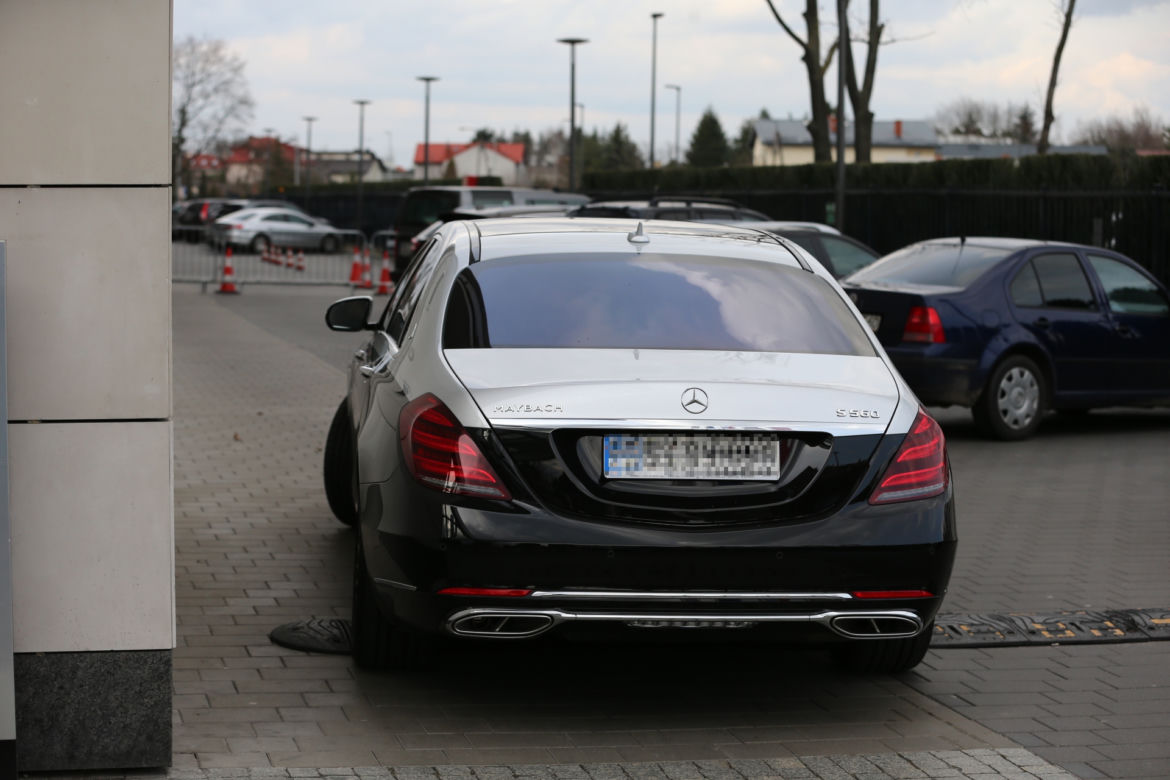 Robert Lewandowski przyjechał Mercedesem-Maybachem na zgrupowanie kadry