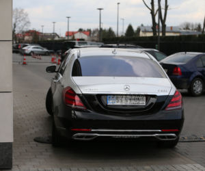 Robert Lewandowski przyjechał Mercedesem-Maybachem na zgrupowanie kadry