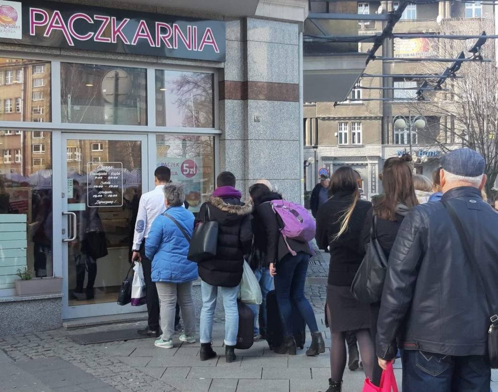 Ogromne kolejki po pączki na Śląsku i w Zagłębiu