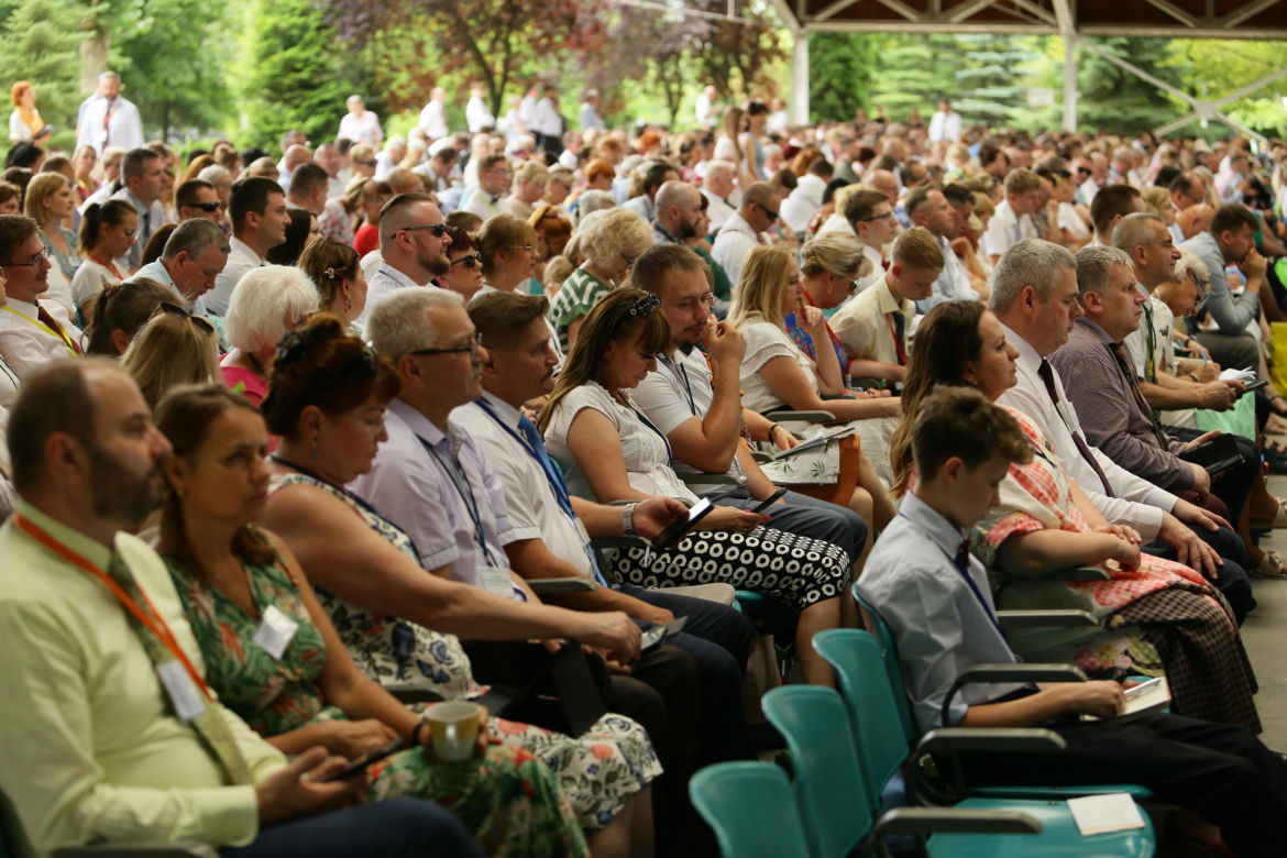 Kongres Świadków Jehowy 2024. W niedzielnych wydarzeniach wzięły udział tłumy