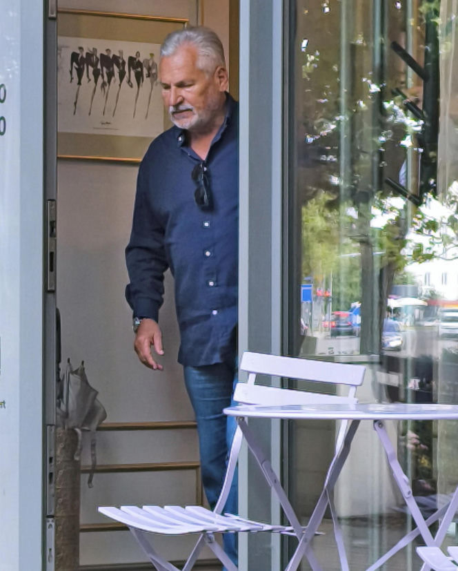 Aleksander Kwaśniewski u fryzjera
