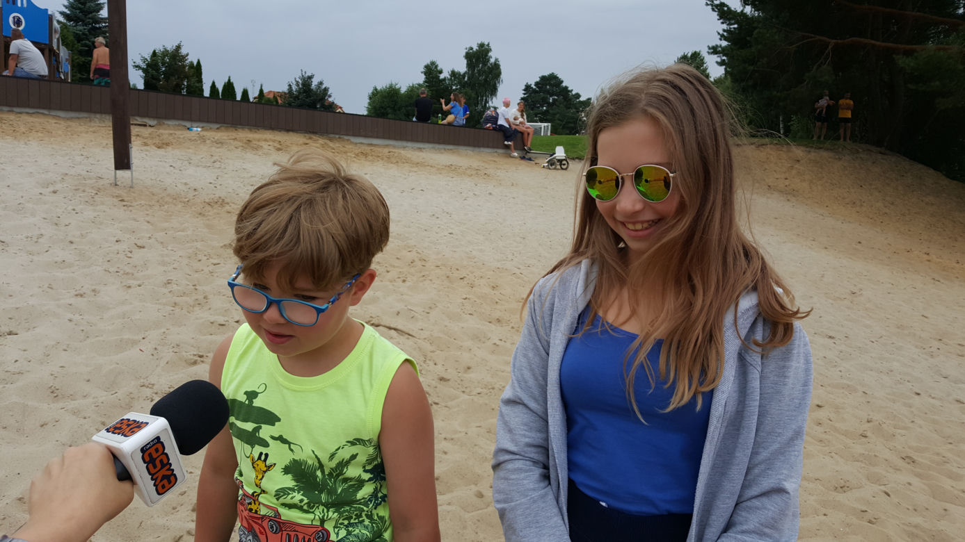 Bydgoska ekipa Eska Summer City na plaży w Pieczyskach