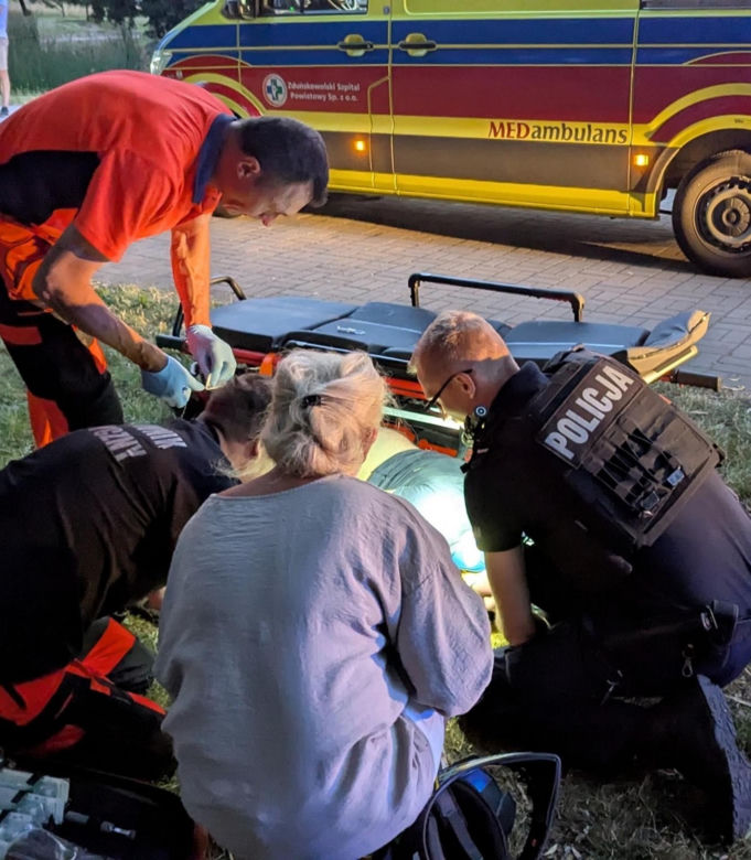 Zduńska Wola. Poważny wypadek 28-latka jadącego hulajnogą. Stracił przytomność [ZDJĘCIA]. 